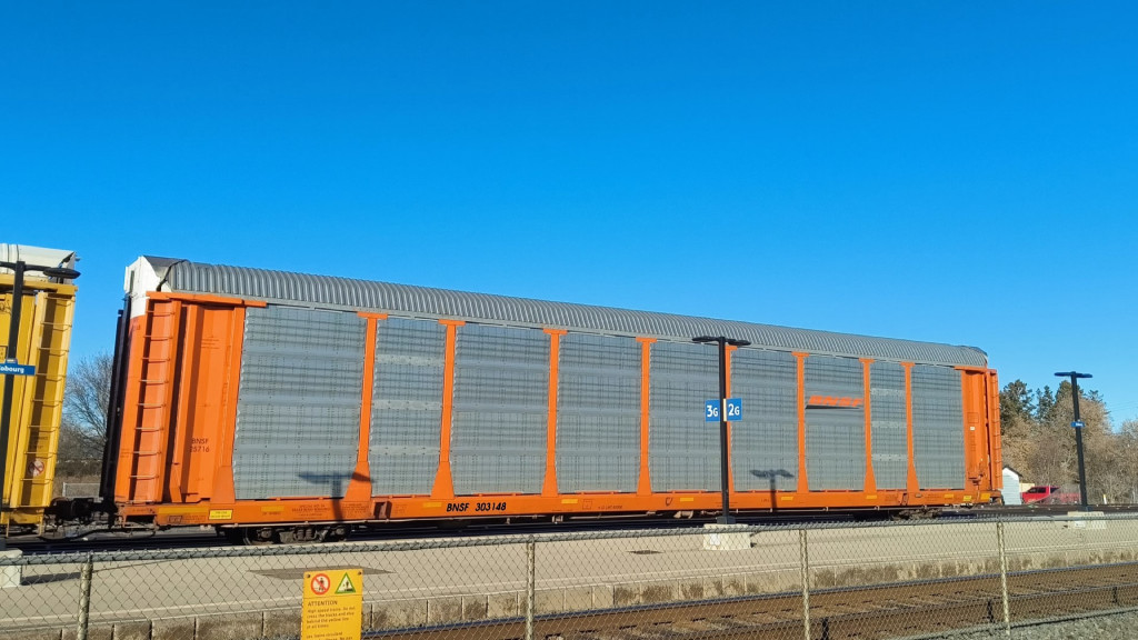 BNSF 25716 (Body) BNSF 303148 (Flat)